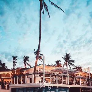 Base Airlie Hostel